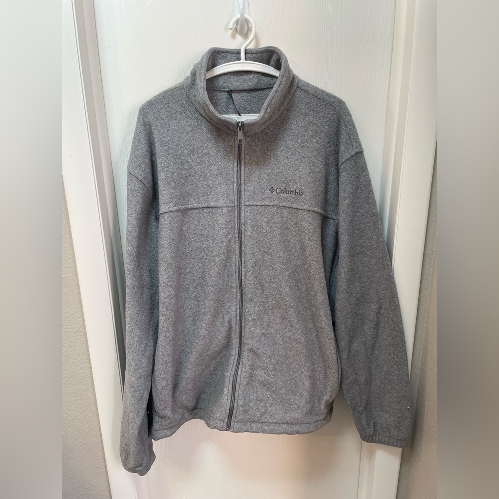 Columbia fleece jacket size could be in XL refer to measure in picture unisex